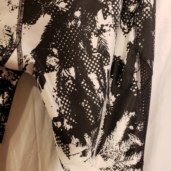 Danskin now L Workout pants.  (f) - Picture 5 of 6